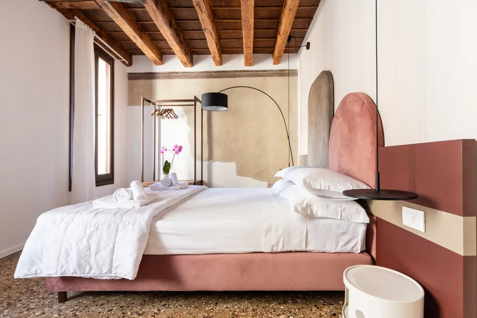 Morosina · Palazzo Miracoli, Venice — 1