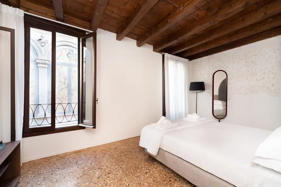 Figheri · Palazzo Miracoli, Venice — 1