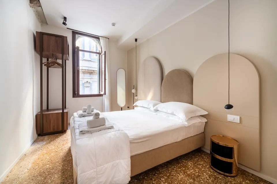 Millecampi · Palazzo Miracoli, Venice — 5