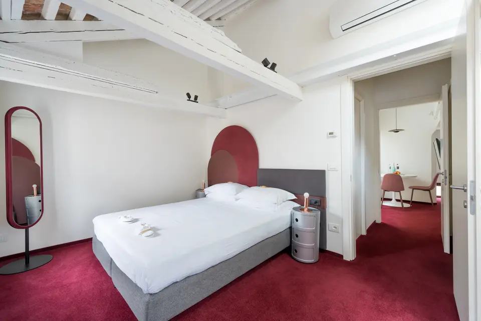 Liona · Palazzo Miracoli, Venice — 1