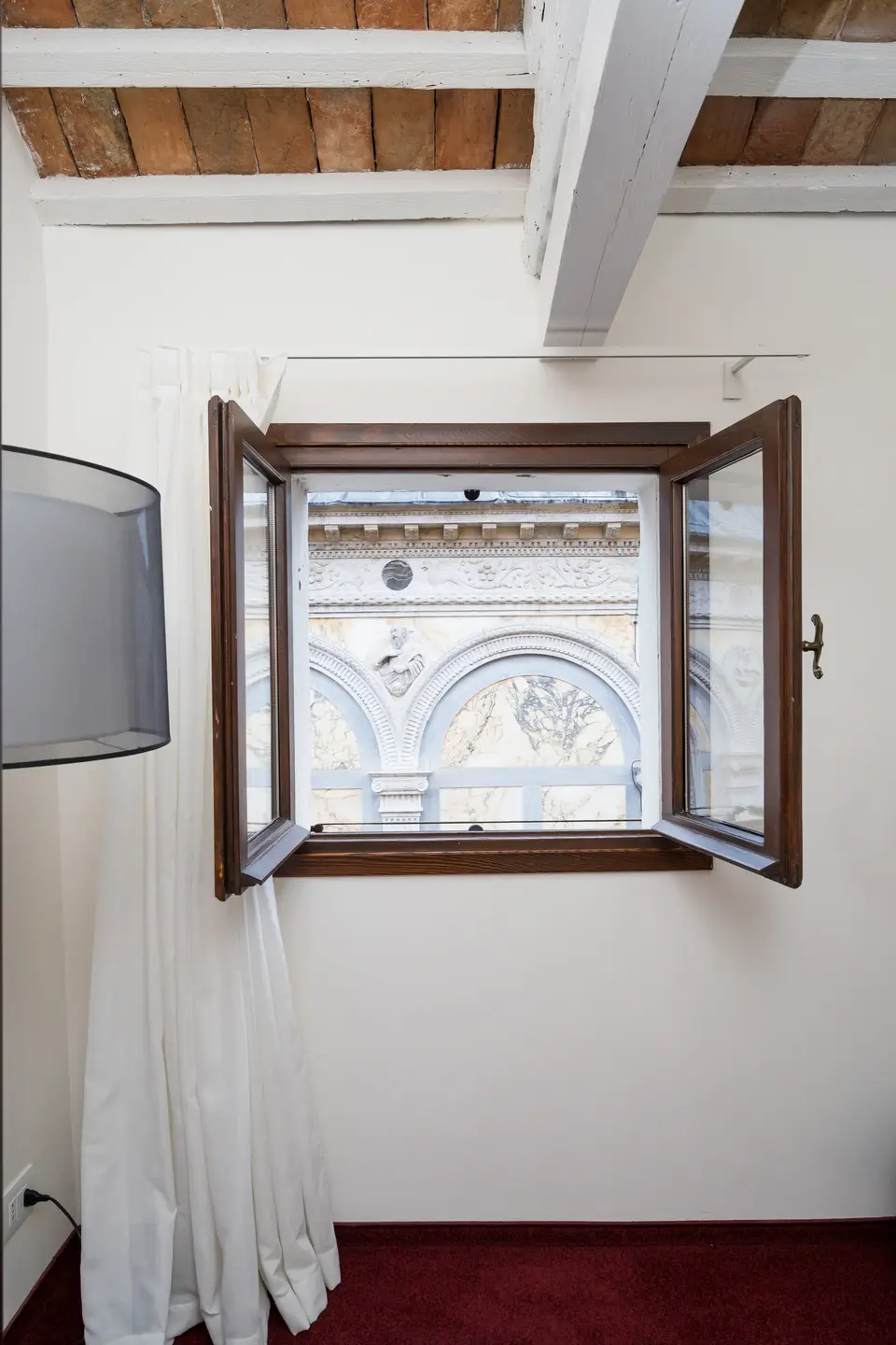Liona · Palazzo Miracoli, Venice — 2